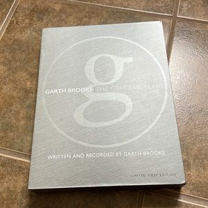 Garth Brooks the 1st 5 years book in box